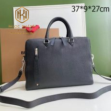 Tui xach nam Burberry mau den da nhan day khoa nau 2