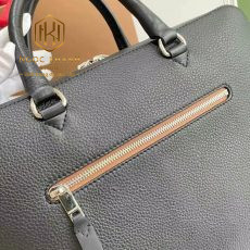 Tui xach nam Burberry mau den da nhan day khoa nau 6