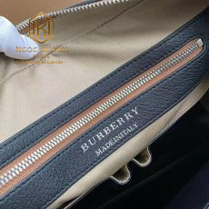 Tui xach nam Burberry mau den da nhan day khoa nau 8