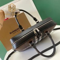 Tui xach nam Burberry mau nau hoa tiet ke soc trang 4