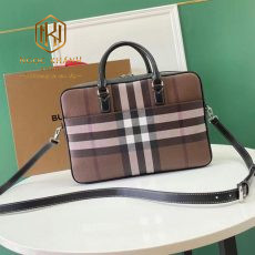 Tui xach nam Burberry mau nau hoa tiet ke soc trang 7