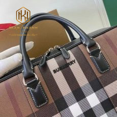 Tui xach nam Burberry mau nau hoa tiet ke soc trang 8