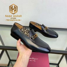 giay luoi salvatore ferragamo nam mau den da bong khoa vang 1 1