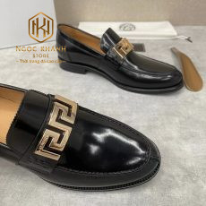 giay luoi versace nam mau den da bong hoa tiet khoa vang 4