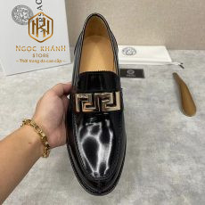 giay luoi versace nam mau den da bong hoa tiet khoa vang 9