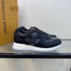 giay nam louis vuitton mau den hoa tiet caro xam 3