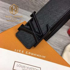 that lung louis vuitton nam da taiga mat khoa logo xuong den 7