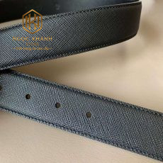 that lung prada nam mau den da taiga mat khoa logo tam giac 10