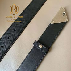 that lung prada nam mau den da taiga mat khoa logo tam giac 12