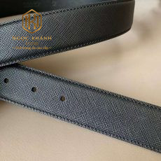 that lung prada nam mau den da taiga mat khoa logo tam giac 5