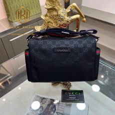Túi đeo chéo Gucci