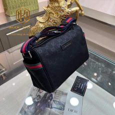 tui deo cheo gucci mau den hoa tiet in logo day xanh do 3