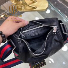 tui deo cheo gucci mau den hoa tiet in logo day xanh do 9