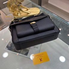 Túi đeo chéo Louis Vuitton