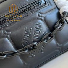 Túi đeo chéo Louis Vuitton nam
