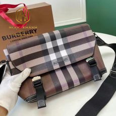 Tui deo cheo nam Burberry
