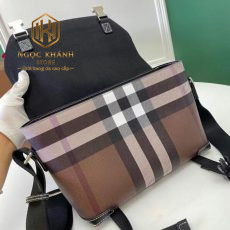 tui deo cheo nam burberry hoa tiet ke den dang khoa cai 2