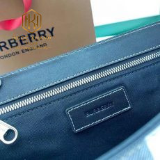 tui deo cheo nam burberry hoa tiet ke den dang khoa cai 4