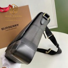 tui deo cheo nam burberry hoa tiet ke o mau nau nap day 1