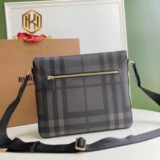 tui deo cheo nam burberry hoa tiet ke o mau nau nap day 2 1