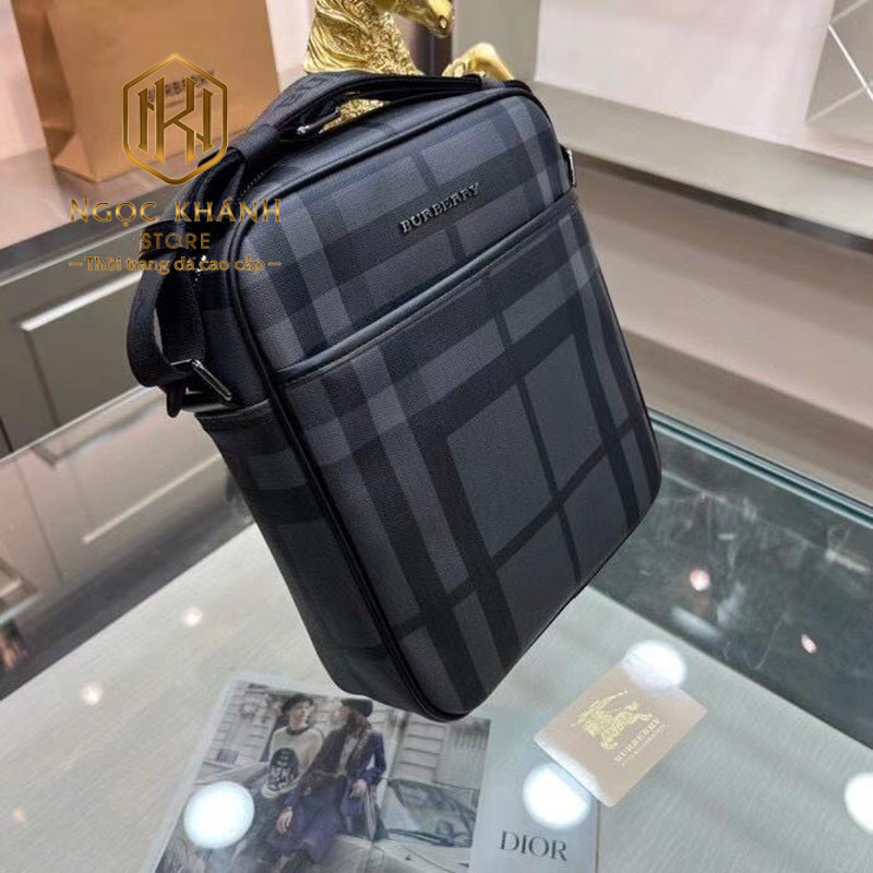 tui deo cheo nam burberry hoa tiet ke o mau xam logo noi 2 1