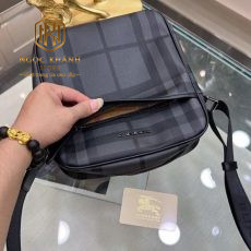 tui deo cheo nam burberry hoa tiet ke o mau xam logo noi 3