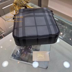 Tui deo cheo nam Burberry