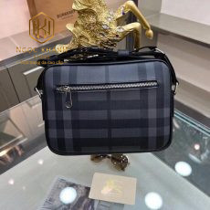Túi đeo chéo nam burberry