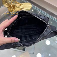 tui deo cheo nam burberry hoa tiet ke o mau xam logo noi dang ngang 9