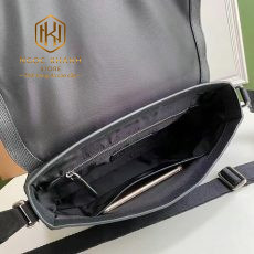 Tui deo cheo nam Burberry