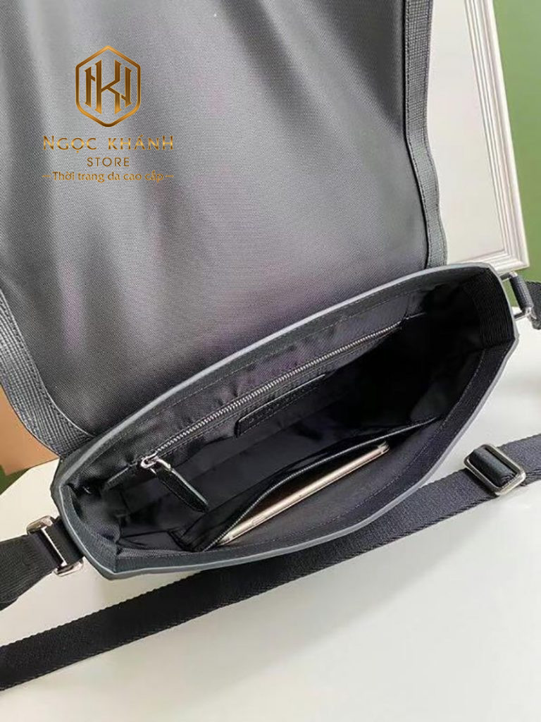 Tui deo cheo nam Burberry