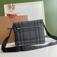 Tui deo cheo nam Burberry