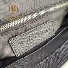 Tui deo cheo nam Burberry