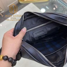 tui deo cheo nam burberry hoa tiet ke o mau xanh logo noi dang ngang 9