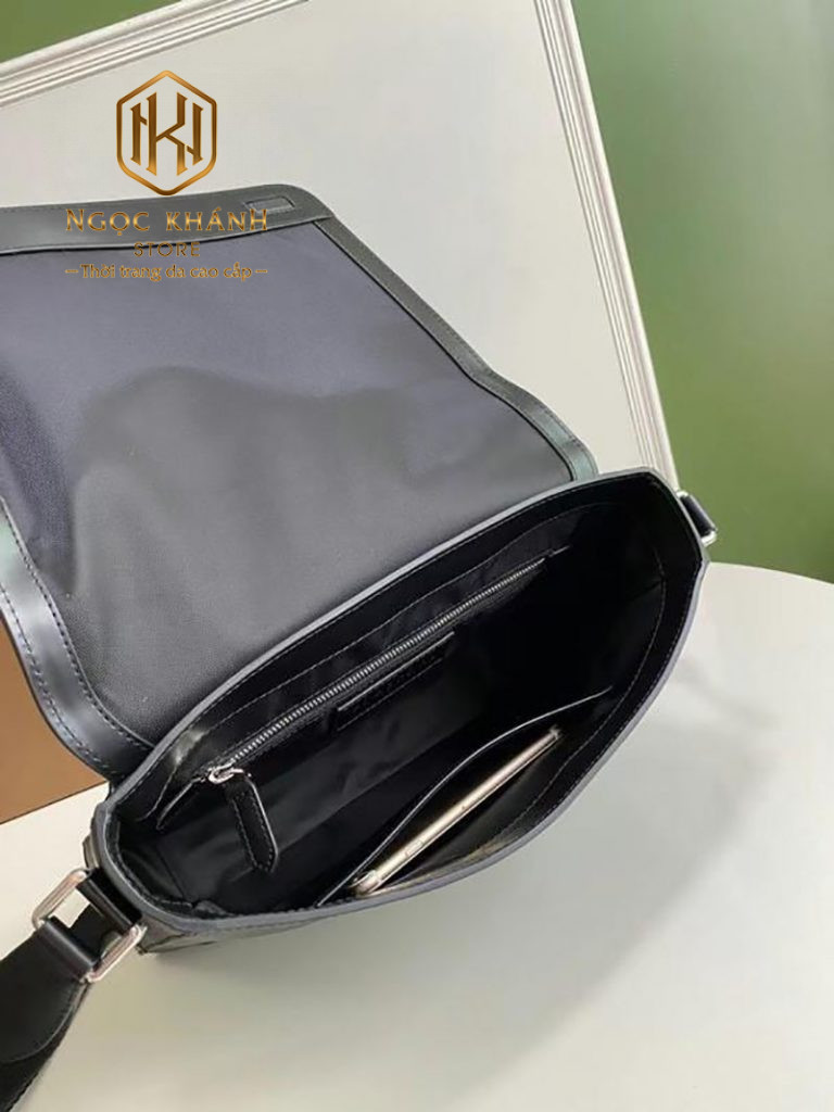 Tui deo cheo nam Burberry