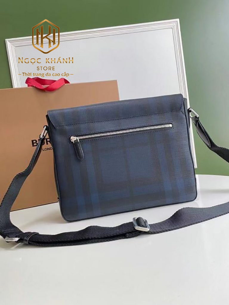 Tui deo cheo nam Burberry