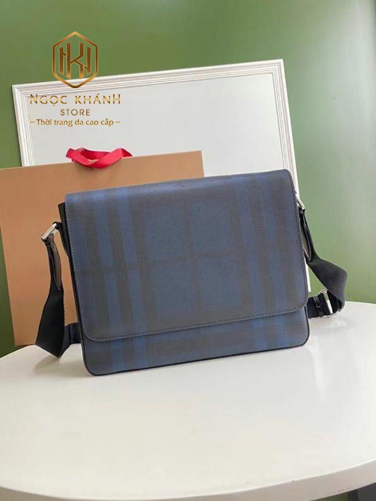 Tui deo cheo nam Burberry