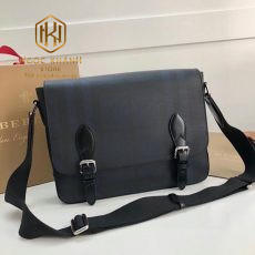 Túi đeo chéo nam Burberry