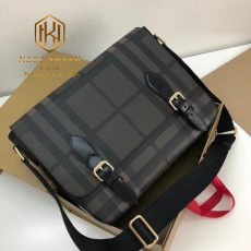 Túi đeo chéo nam Burberry