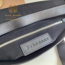 tui deo cheo nam burberry hoa tiet ke o nap day khuy tron 8