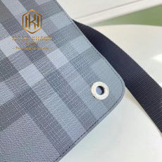 tui deo cheo nam burberry hoa tiet ke o nap day khuy tron 9