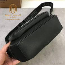 tui deo cheo nam burberry mau den hoa tiet chu trang 7