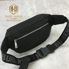 tui deo ngang nam burberry mau den hoa tiet chu trang 7