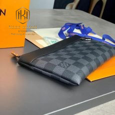 vi nam louis vuitton dang ngang mau den hoa tiet caro 3