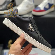 giay nam prada mau den da li hoa tiet logo tam giac canh 2