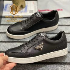 giay nam prada mau den da li hoa tiet logo tam giac canh 8 1