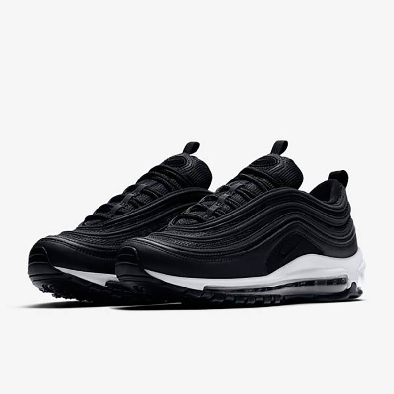 Giày sneaker nam đen: Top 11+ mẫu giày ấn tượng dành cho bạn 4 Giay sneaker nam den