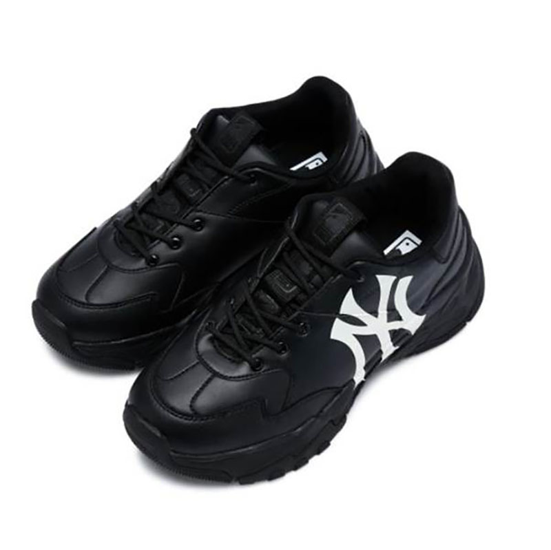 Giày sneaker nam đen: Top 11+ mẫu giày ấn tượng dành cho bạn 3 Giay sneaker nam den