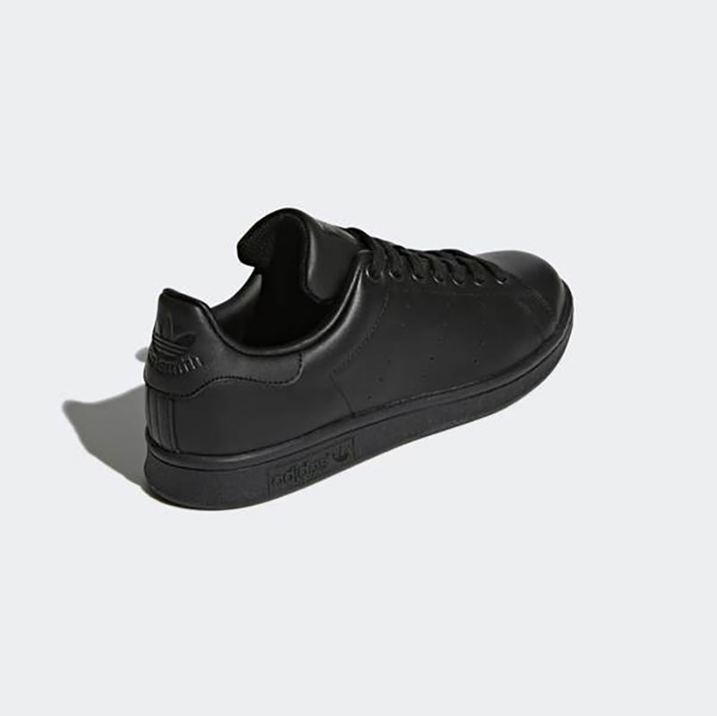 Giày sneaker nam đen: Top 11+ mẫu giày ấn tượng dành cho bạn 7 Giay sneaker nam den