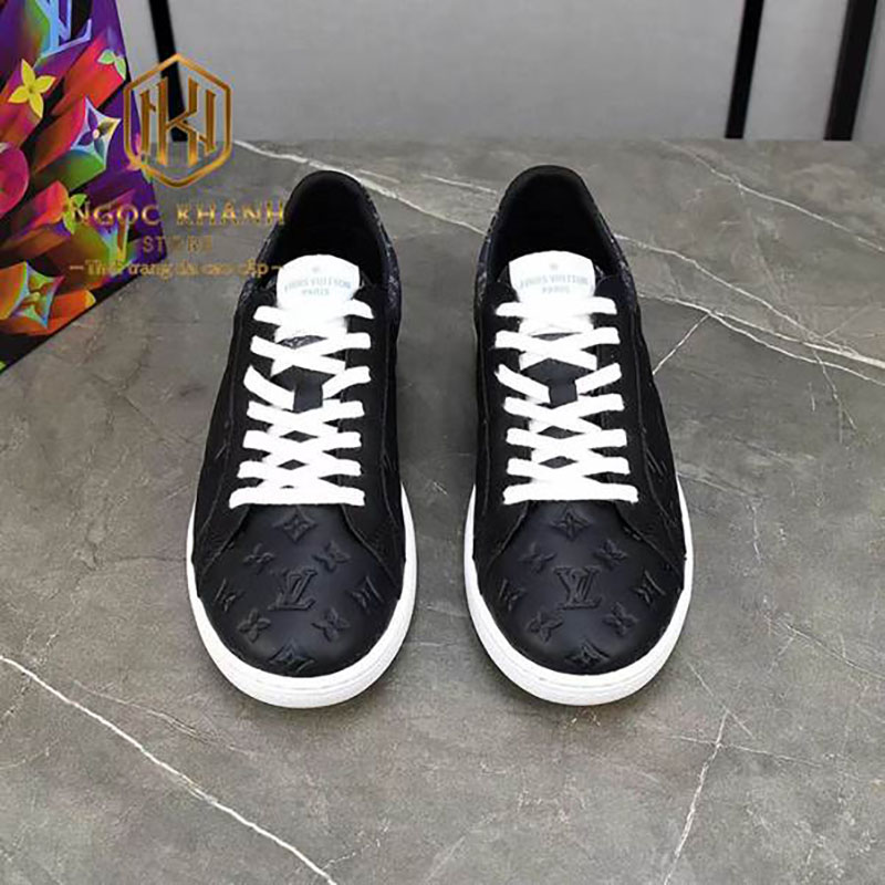 Giày sneaker nam đen: Top 11+ mẫu giày ấn tượng dành cho bạn 5 Giay sneaker nam den